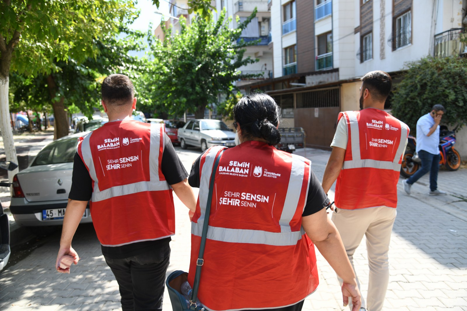 Yunusemre kıraathanelerde vatandaşı dinledi