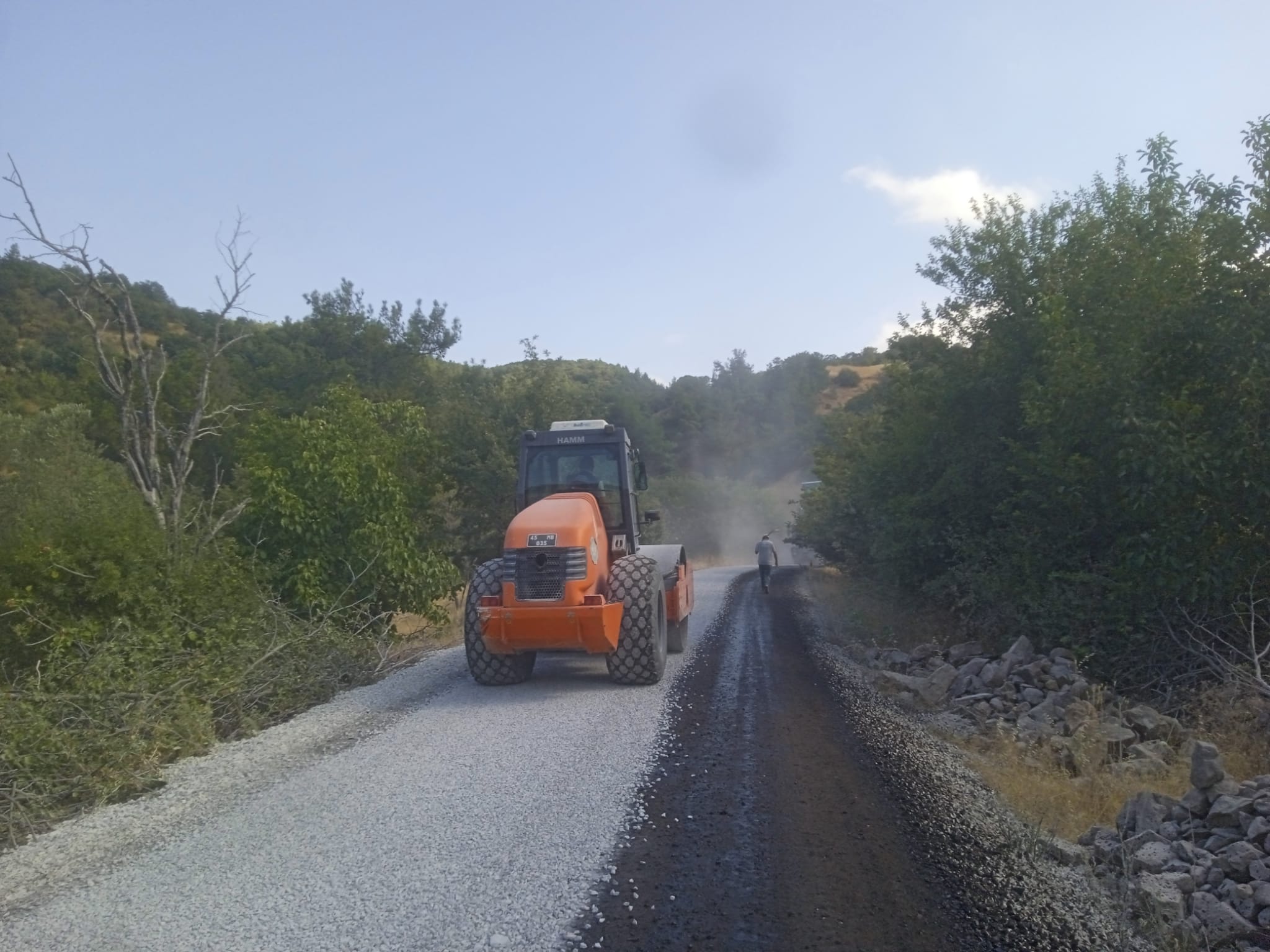 Büyükşehir’den 13 Bin Ton Asfalt, 55 Kilometre Sathi Kaplama