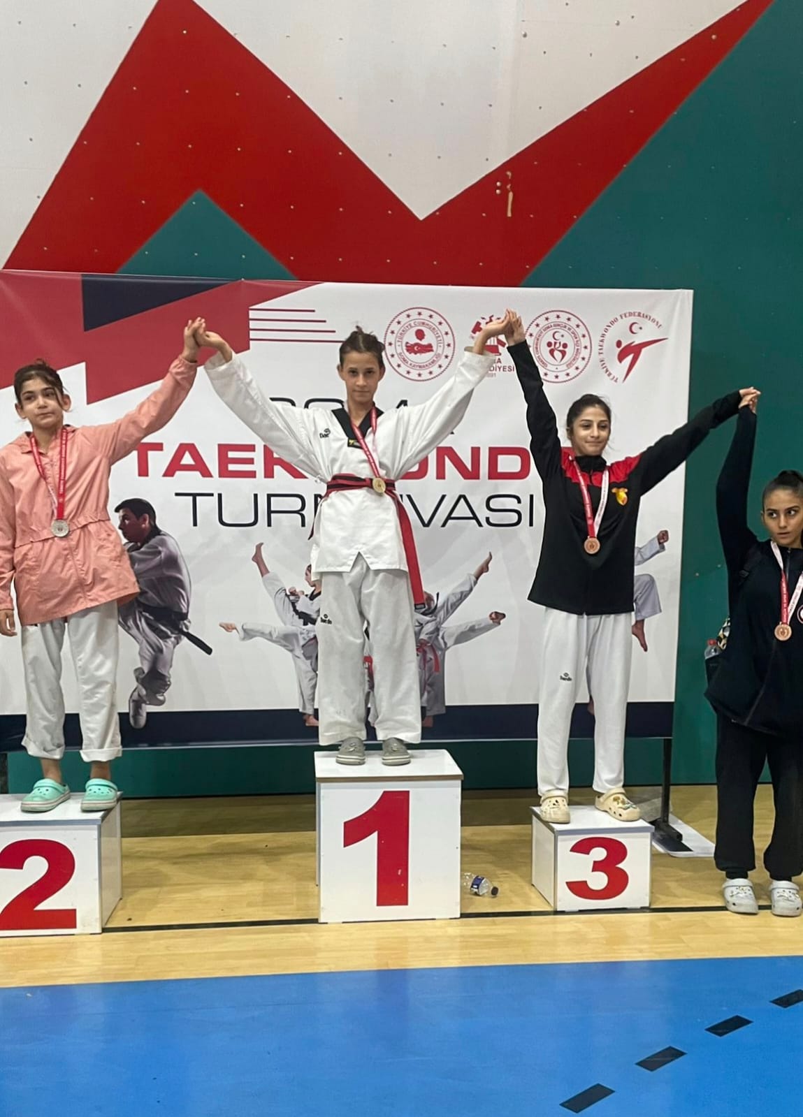 YUNUSEMRELİ TAEKWONDOCULAR CUMHURİYET KUPASI’NA DAMGA VURDU