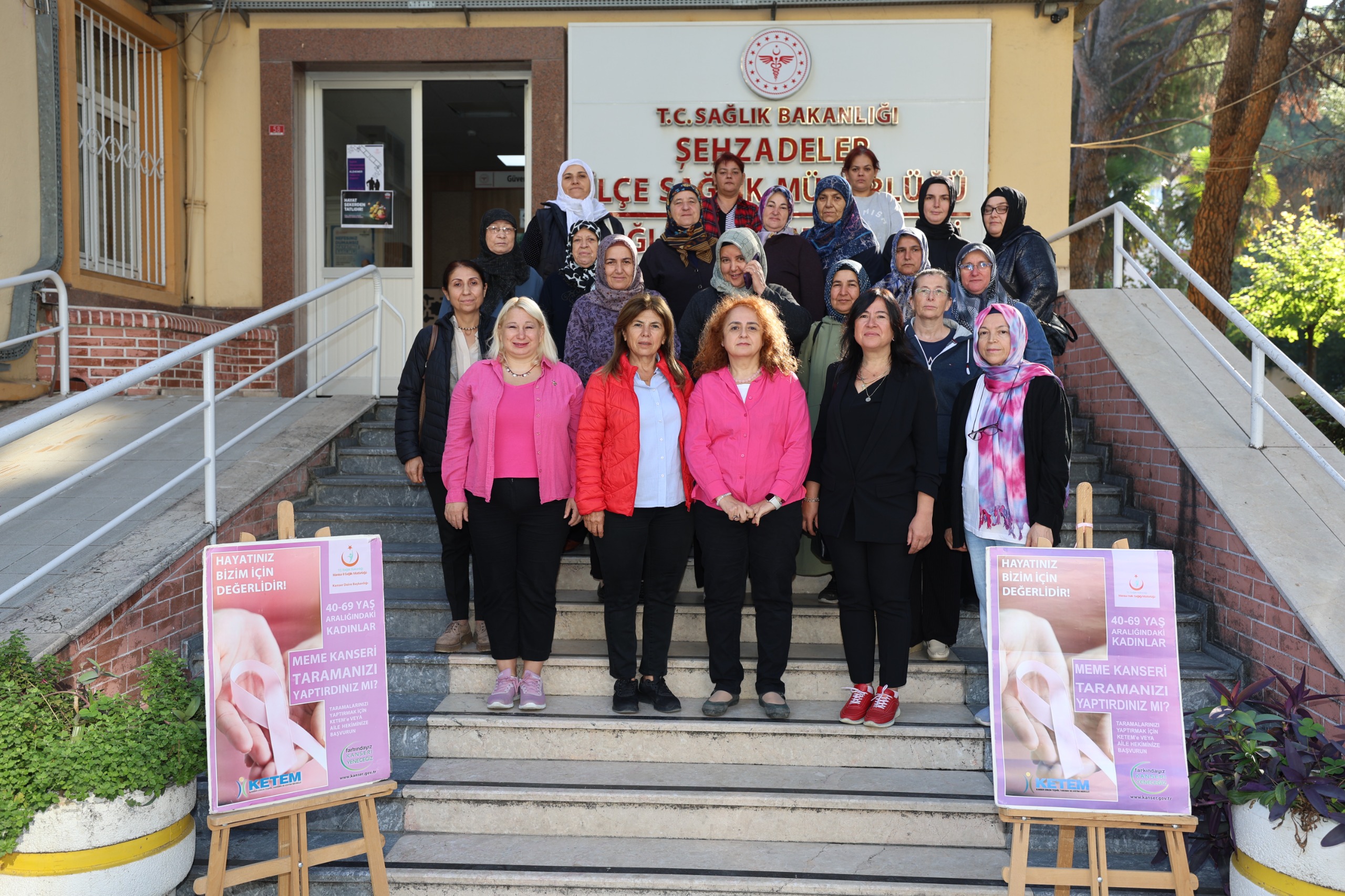 Şehzadeler Belediyesi Meme Kanserine Karşı Kadınları Bilinçlendirdi