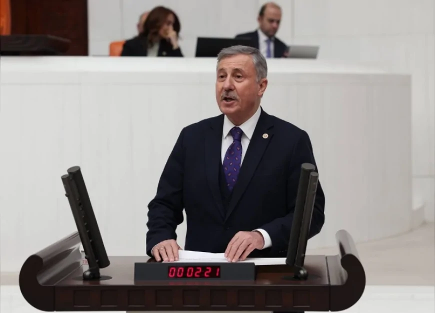 Özdağ’dan TUS Ücretlerine Sert Tepki: “Bu Bir Hizmet Bedeli Değil, Örtülü Vergidir”