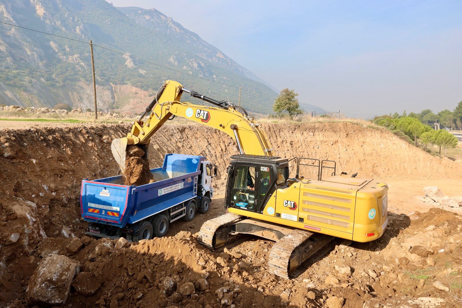 Şehzadeler 100. Yıl kır bahçesi açılış öncesi yol engelini aşıyor