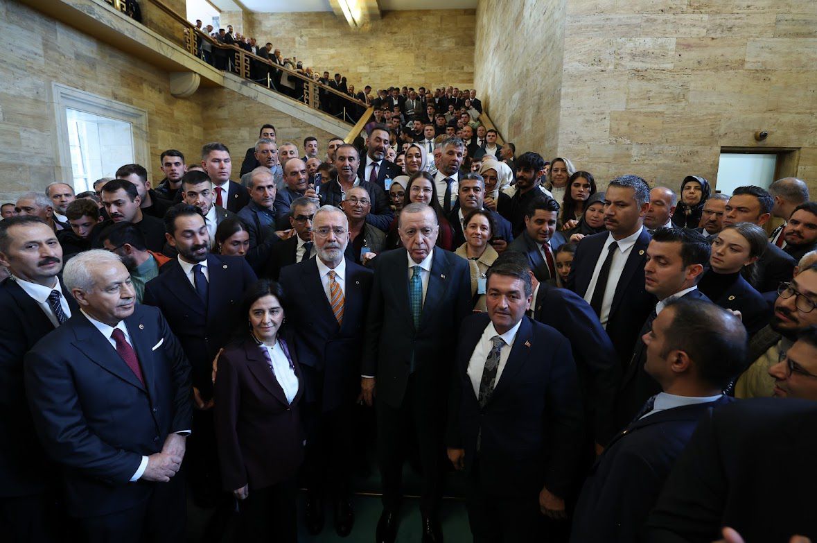 AK Parti Manisa Teşkilatı, TBMM’de Düzenlenen Grup Toplantısında Cumhurbaşkanı Erdoğan ile Buluştu