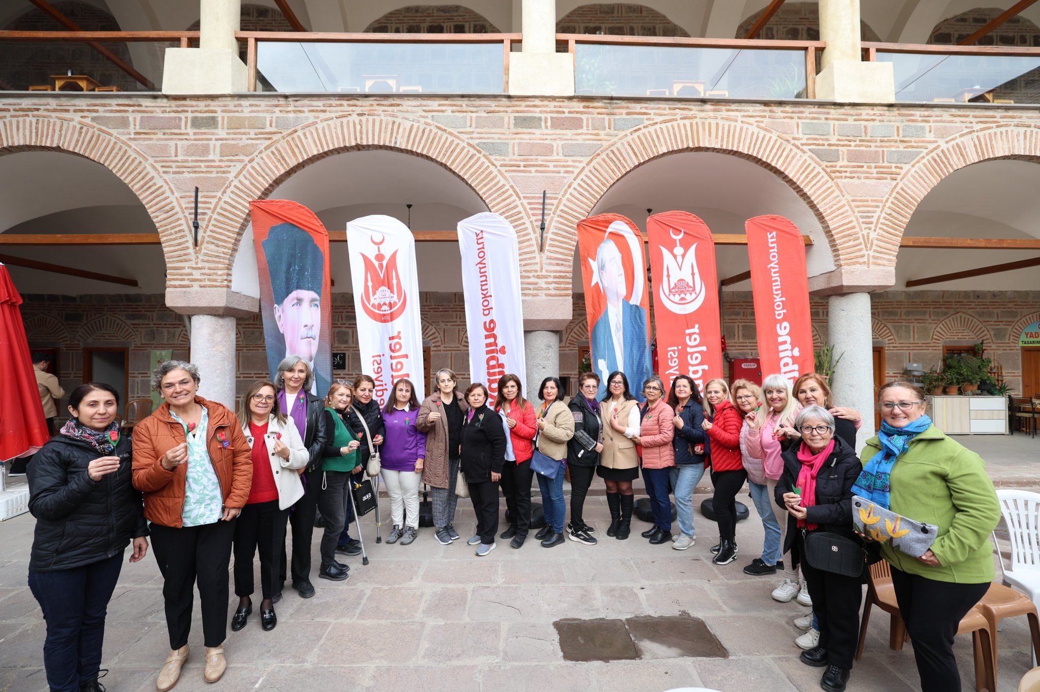 Şehzadeler Belediyesi Kadınlar İçin El Sanatları Atölyesi Düzenledi