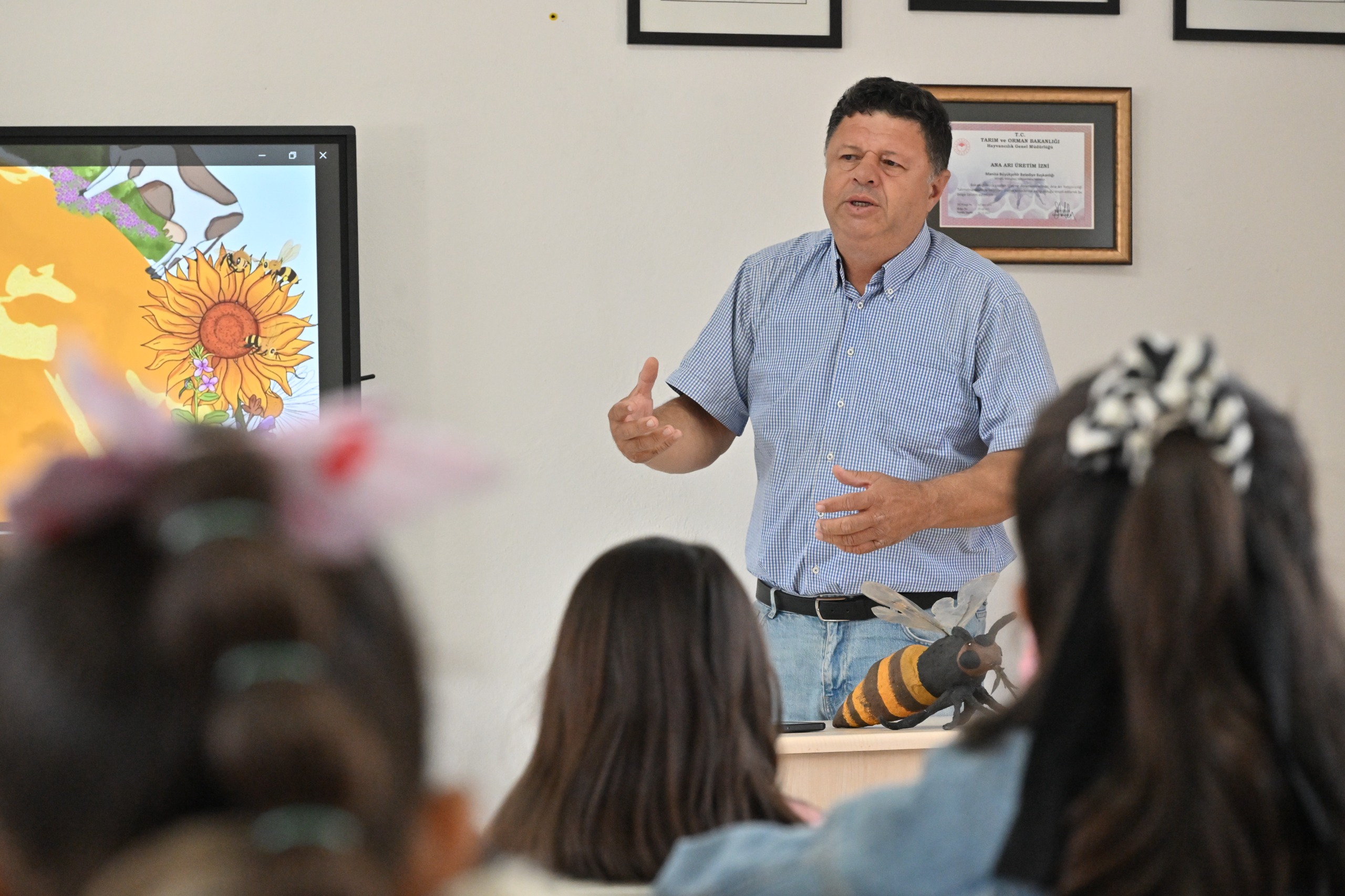 Minik Öğrenciler, Arıların Dünyasını İnceleyerek Öğrendi