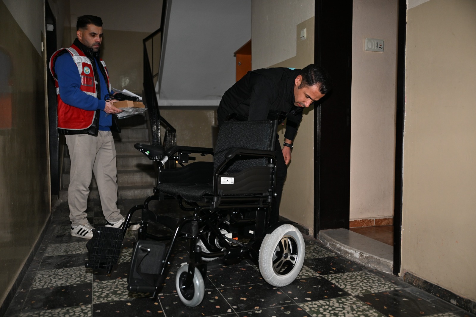  Büyükşehir’den Medikal Malzeme Desteği