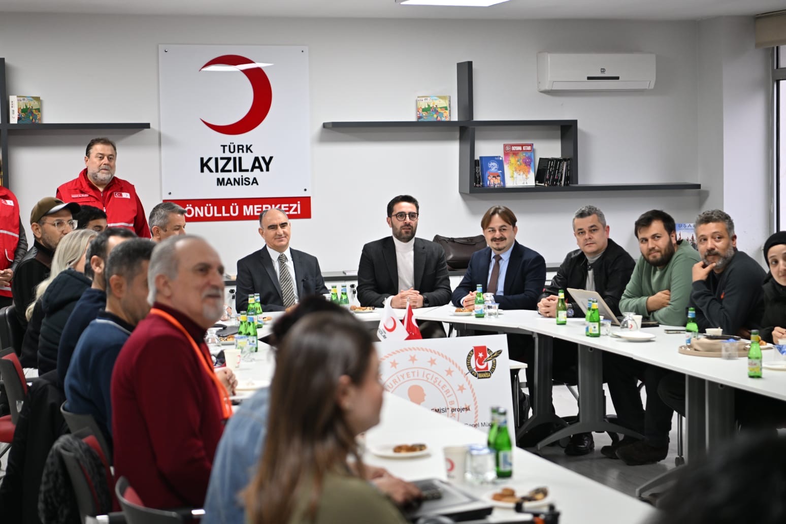 Manisa Medya Akademisi teorik eğitimlerini Vali Özkan ile noktaladı