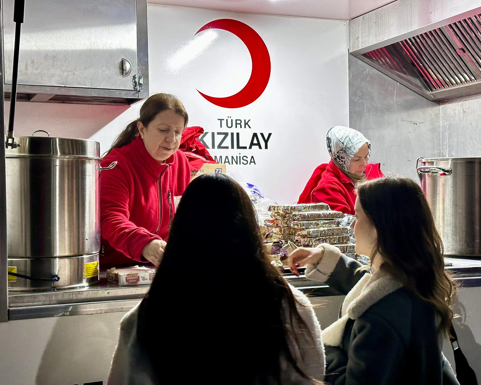 Türk Kızılay Manisa’dan Öğrencilere 5 Bin Kişilik İkramlık