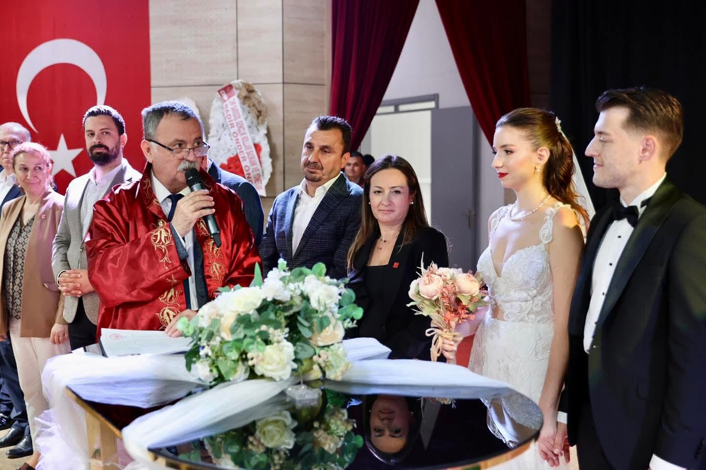 2025 Yılında Yunusemre’de Bin 464 Çift Hayatını Birleştirdi